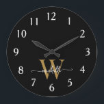 Modernes, elegantes Black Gold Monogram Name Scrip Große Wanduhr<br><div class="desc">Girly Stylish Moderne elegante Schwarz und Gold Monogram Initial Name Script Custom Personalisiert Large Clock. Dieses Design mit einem Vornamen in einer hübschen Hand Schwanz-Swash-Schriftart Kalligraphie (oder Typografie) mit Monogramm Erstmaligkeit in Gold und Weiß auf Schwarz. Einfach zu anpassen. Große stilvolle feminine Hauswärmeschenke, auch zum Geburtstag, süße 16 Geburtstagsfeier, Hochzeit,...</div>