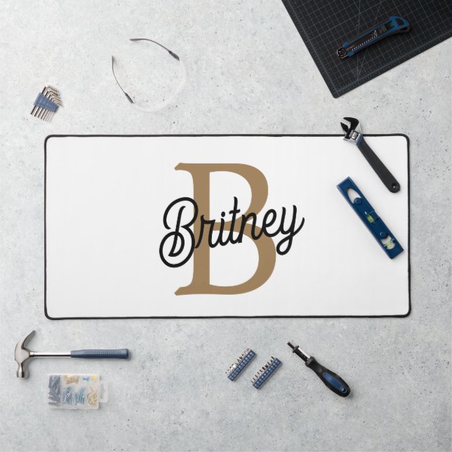 Modernes elegantes Monogramm Name Black Gold Scrip Schreibtischunterlage (Arbeitsplatz)