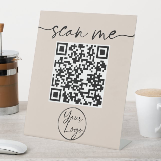 Modernes elegantes QR-Code Beige Pedestal-Zeichen Sockelschild (In Situ)