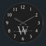 Modernes, elegantes Schwarz-Grau-Monogramm-Namenss Große Wanduhr<br><div class="desc">Girly Stylish Moderne elegante Schwarz und Gray Monogram Initial Name Script Custom Personalisiert Large Clock. Dieses Design mit einem Vornamen in einer hübschen Hand Schwanz-Schriftart-Kalligraphie (oder Typografie) mit Monogramm initiale in grau und weiß auf schwarz. Einfach zu anpassen. Große stilvolle feminine Hauswärmeschenke, auch zum Geburtstag, süße 16 Geburtstagsfeier, Hochzeit, Brautparty-...</div>