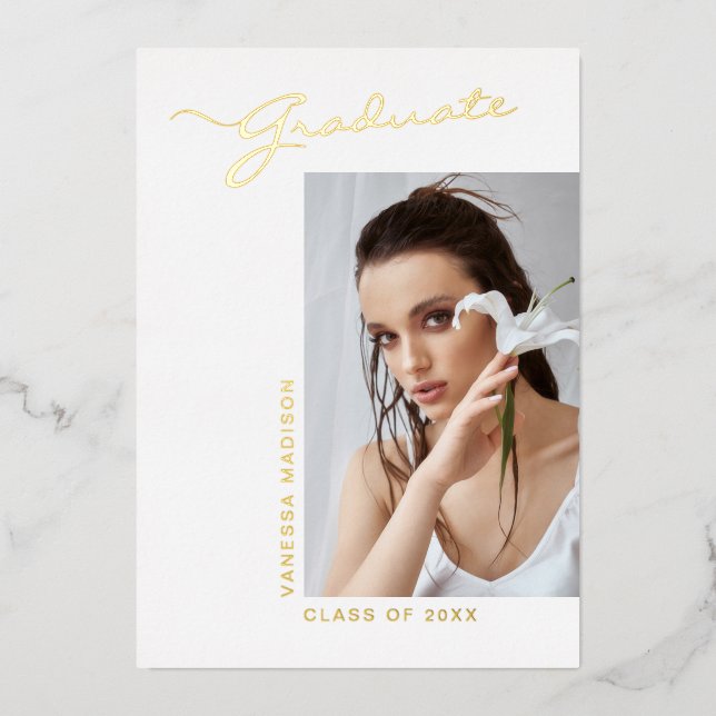 Modernes, elegantes Script-Foto | Grad-Ankündigung Folieneinladung (Vorderseite)