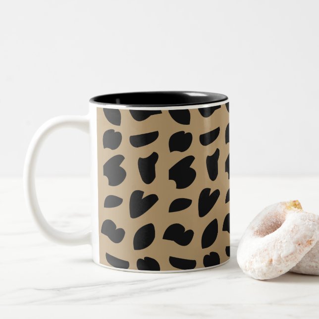 Modernes elegantes, trendy Leopard-Muster Zweifarbige Tasse (Mit Donut)