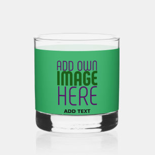 MODERNES EMERALD-GRÜNE BILDTEXTVORLAGE WHISKYGLAS