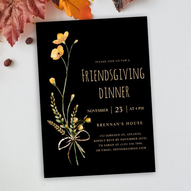Modernes Erntedank Party Freundliches Abendessen Einladung (Elegant Black Wildflower Friendsgiving Dinner Invitation)