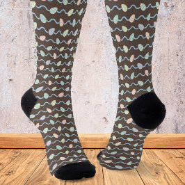 Modernes, farbenfrohes Ostereiermuster Socken