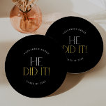 Modernes Fete Black Gold machte er es Abschluss Pappteller<br><div class="desc">Diese modernen,  schwarzen Gold hat er getan Abschluss Papier Teller sind perfekt für ein einfaches grad Party. Das Design besticht durch eine elegante boho Typografie mit einer Touch raffinierten Stils in dunkelschwarz-gelb goldfarbenem Edelweiß. Personalisieren Sie Ihre Teller mit dem Namen des Absolventen und des Jahrs der Klasse.</div>