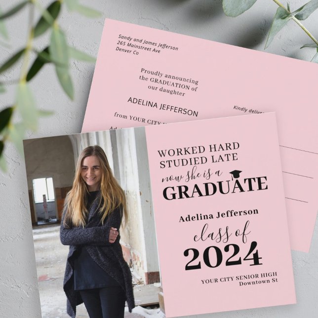 Modernes Foto 2024 Graduierte Typografie Abschluss Ankündigungspostkarte (Von Creator hochgeladen)