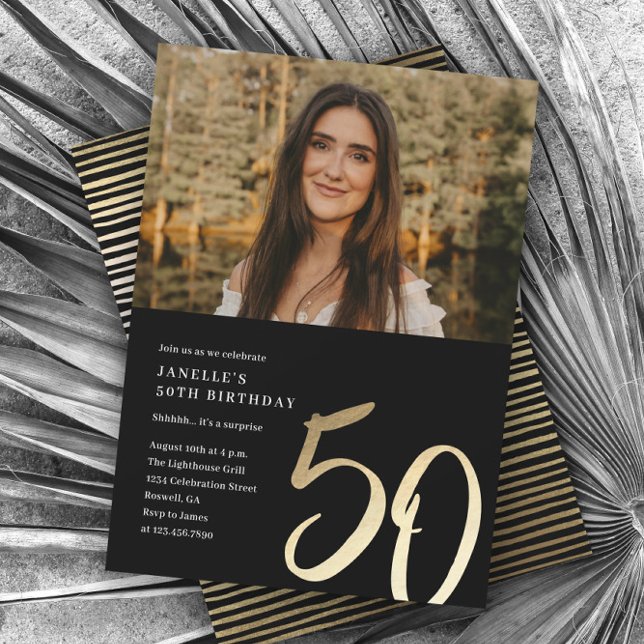 Modernes Foto 50. Geburtstag Einladung (Modern Simple Black and Gold Photo 50th Birthday Party Invitation.)
