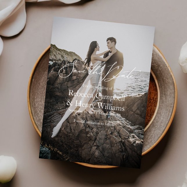 Modernes Foto Elegante SkriptWedding Save the Date Einladung (Make your special day unforgettable with our beautifully designed Save the Date photo invitation.)