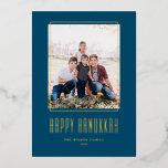 Modernes Foto Frame Blue Happy Hanukkah Folien Feiertagskarte<br><div class="desc">Happy Hanukkah! Senden Sie Hanukkah Wünsche an Familie und Freunde mit dieser anpassbaren Goldfolie Hanukkah Karte. Es zeichnet sich durch moderne Typografie und ein einfaches Foto aus. Personalisieren Sie diese durch Hinzufügen von Namen und Fotos. Diese Goldfolie Happy Hanukkah Karte ist auf anderen Cardstock erhältlich.</div>
