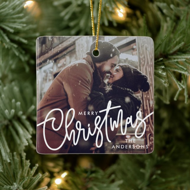 Modernes Foto Frohe Weihnachtsschrift Trendy Coupl Keramikornament (Baum)