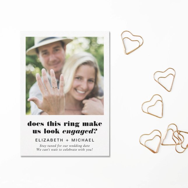 Modernes Foto Funny Verlobung Ankündigung (Von Creator hochgeladen)