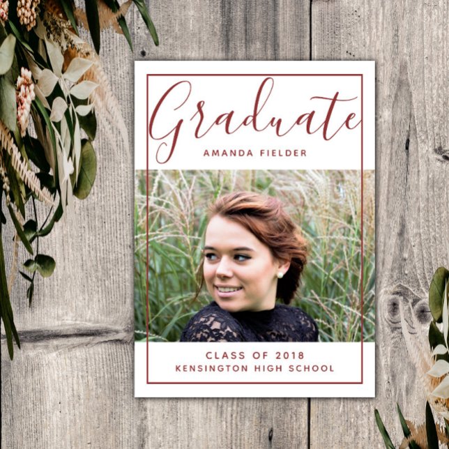 Modernes Foto für Gerahmten Abschluss | Burgund Einladung (Burgundy Modern Framed Graduation Photo Announcement)