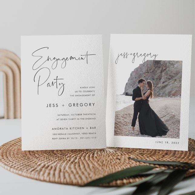 Modernes Foto für Minimalistisches Skriptengagemen Einladung (Modern minimalist engagement party invitations)