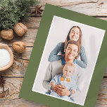 Modernes Foto für Weihnachten<br><div class="desc">Design besteht aus einem einfachen Design mit einer modernen serifenlosen Typografie. Fügen Sie ein benutzerdefiniertes Foto,  eine Nachricht,  einen Familiennamen und ein Jahr hinzu.</div>