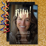 Modernes Foto & Goldfoil 50. Geburtstag Folieneinladung<br><div class="desc">Feiern Sie stilvoll mit unserer modernen und eleganten Einladung. Ihr persönliches Foto wird mit einer blendend echten Goldfolie "50!",  die oben steht,  mit einem durchsichtigen schwarzen Overlay,  das Ihre schicken Party-Details umgibt,  betont. Einfach,  raffiniert und perfekt für den Meilenstein Geburtstag. Erstellt von der einfachen Farmhouse Press.</div>