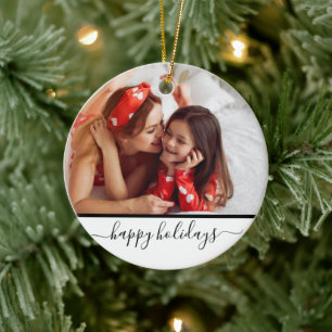 Modernes Foto Happy Holiday White Monogram Keramik Ornament
