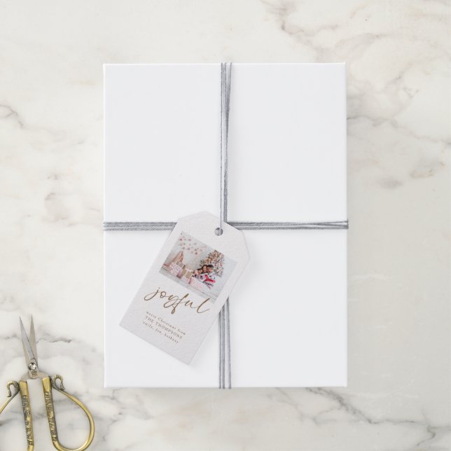 Modernes Foto Joyful Gold Script Weihnachten Geschenkanhänger (Mit Garn)