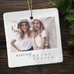 Modernes Foto Minimalistisch Best Friends BESTE FR Keramikornament<br><div class="desc">Design setzt sich aus lustiger und spielerischer Typografie mit Sans Serif und Serif Schriftart zusammen. Fügen Sie ein benutzerdefiniertes Foto hinzu.</div>