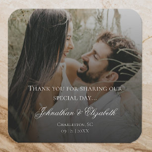 Modernes Foto mit Black Overlay-Gastgeschenk Hochz Quadratischer Aufkleber