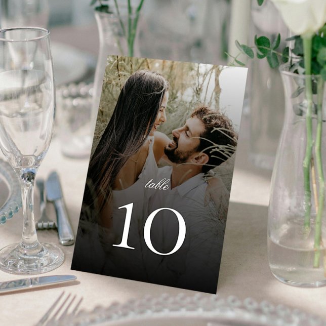 Modernes Foto mit Black Overlay-Hochzeit Tischnummer (Modern Photo with Black Overlay Wedding Table Number Card)