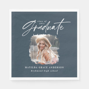 Modernes Foto mit blauen Schriften und elegantem A Serviette