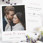 Modernes Foto Save the Date für Hochzeiten Einladu<br><div class="desc">Diese schlichte Foto Hochzeit speichern das Datum flache Vorlage verfügt über ein elegantes, minimalistisches, modernes Design. Bitte stöbern Sie in unserem Shop für Versionen dieses Designs in anderen Farben und auch in einem Postkartenformat! Die Vorderseite zeigt Ihre Vornamen unter Ihrem bevorzugten Foto und eine "Save the Date"-Nachricht in elegantem Bordeaux,...</div>