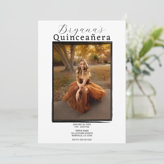 Modernes Foto Schwarzer Rahmen Trendy Quinceañera Einladung (Stehend Vorderseite)