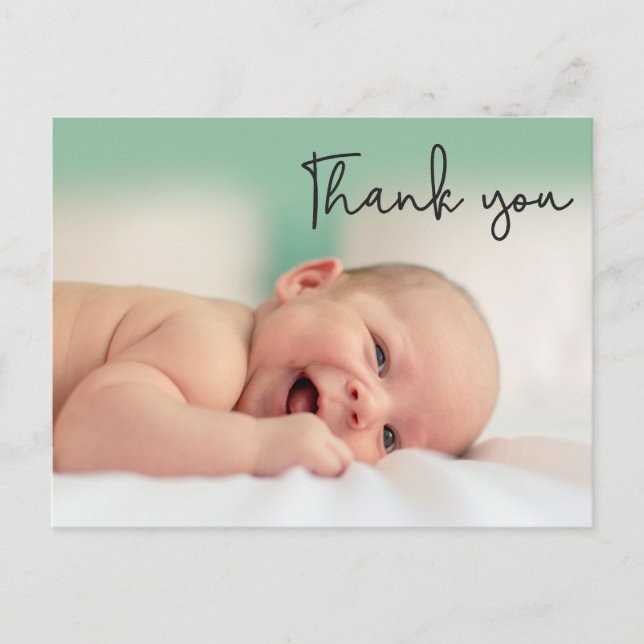 Modernes Foto Script Baby Vielen Dank Ankündigungspostkarte (Vorderseite)