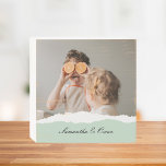 Modernes Foto und Personalisierter Name Minze Gesc Holzkisten Schild<br><div class="desc">Das moderne Foto mit Personalisierten Namen und Mint Geschenk! Dieses einzigartige und nachdenkliche Geschenk ist dazu gedacht, die besonderen Momente Ihrer Familie zu feiern und zu schätzen.Gönnen Sie sich mit dem modernen Foto und dem Personalisierten Namensschild ein Geschenk von gepflegten Erinnerungen und personalisierter Süße. Es ist eine sinnvolle und reizvolle...</div>