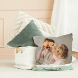 Modernes Foto und Personalisierter Name Minze Gesc Kissen<br><div class="desc">Das moderne Foto mit Personalisierten Namen und Mint Geschenk! Dieses einzigartige und nachdenkliche Geschenk ist dazu gedacht, die besonderen Momente Ihrer Familie zu feiern und zu schätzen.Gönnen Sie sich mit dem modernen Foto und dem Personalisierten Namensschild ein Geschenk von gepflegten Erinnerungen und personalisierter Süße. Es ist eine sinnvolle und reizvolle...</div>
