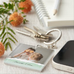 Modernes Foto und Personalisierter Name Minze Gesc Schlüsselanhänger<br><div class="desc">Das moderne Foto mit Personalisierten Namen und Mint Geschenk! Dieses einzigartige und nachdenkliche Geschenk ist dazu gedacht, die besonderen Momente Ihrer Familie zu feiern und zu schätzen.Gönnen Sie sich mit dem modernen Foto und dem Personalisierten Namensschild ein Geschenk von gepflegten Erinnerungen und personalisierter Süße. Es ist eine sinnvolle und reizvolle...</div>