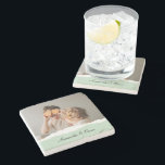 Modernes Foto und Personalisierter Name Minze Gesc Steinuntersetzer<br><div class="desc">Das moderne Foto mit Personalisierten Namen und Mint Geschenk! Dieses einzigartige und nachdenkliche Geschenk ist dazu gedacht, die besonderen Momente Ihrer Familie zu feiern und zu schätzen.Gönnen Sie sich mit dem modernen Foto und dem Personalisierten Namensschild ein Geschenk von gepflegten Erinnerungen und personalisierter Süße. Es ist eine sinnvolle und reizvolle...</div>