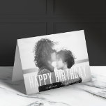 Modernes Foto zum Geburtstag | Name Black & White  Karte<br><div class="desc">Schöne Fotografen Grußkarte mit einem einfachen, modernen, minimalistischen "Happy Birthday" Zitat-Banner auf einem halbtransparenten Overlay Hintergrund. Diese vielseitige Karte kann mit Ihrem eigenen Foto, Namen und Geburtstag personalisiert werden, um eine wirklich einzigartige und maßgeschneiderte Karte für Ihren Liebsten zu machen. Die Insider-Nachricht "Einen schönen Geburtstag wünschen!" kann auch leicht mit...</div>