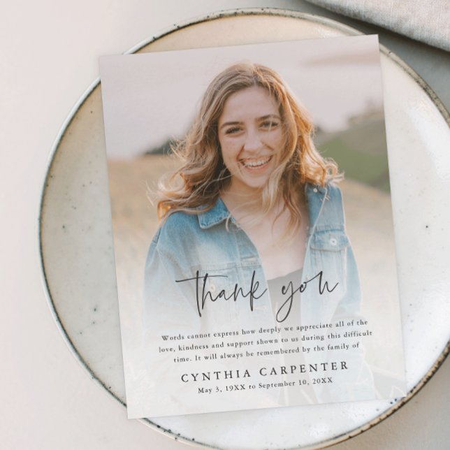 Modernes Foto zur Beerdigung Dankeskarte (Modern script simple photo memorial thank you card.)