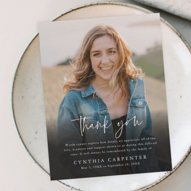 Modernes Foto zur Beerdigung Postkarte (Modern script simple photo memorial thank you postcard.)