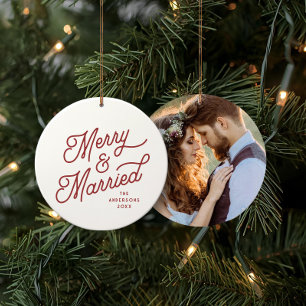 Modernes, fröhliches und Verheiratetes Foto mit fe Keramik Ornament