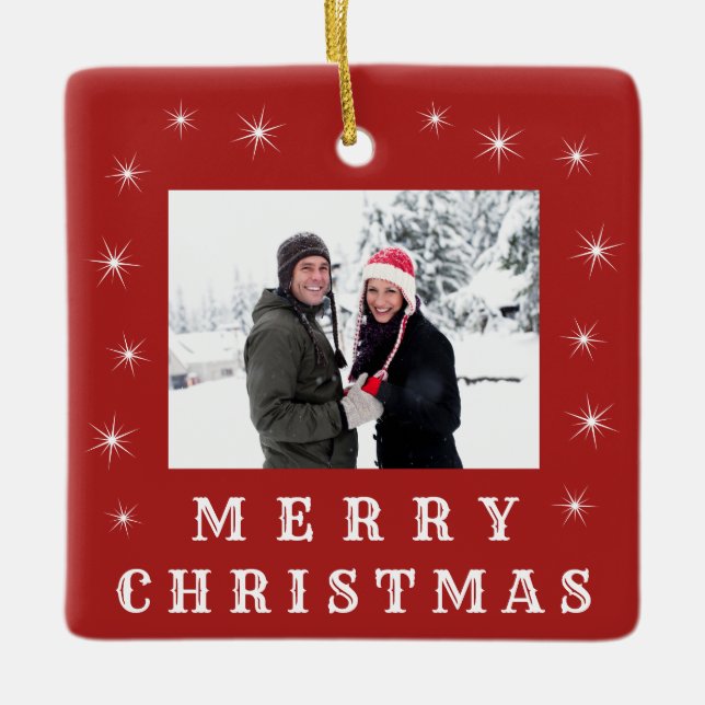 Modernes fröhliches Weihnachtsschneefamilienrotes  Keramikornament (Vorderseite)
