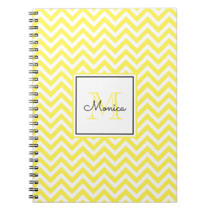 Modernes Gelbes Zickzack Muster mit Monogramm Notizblock
