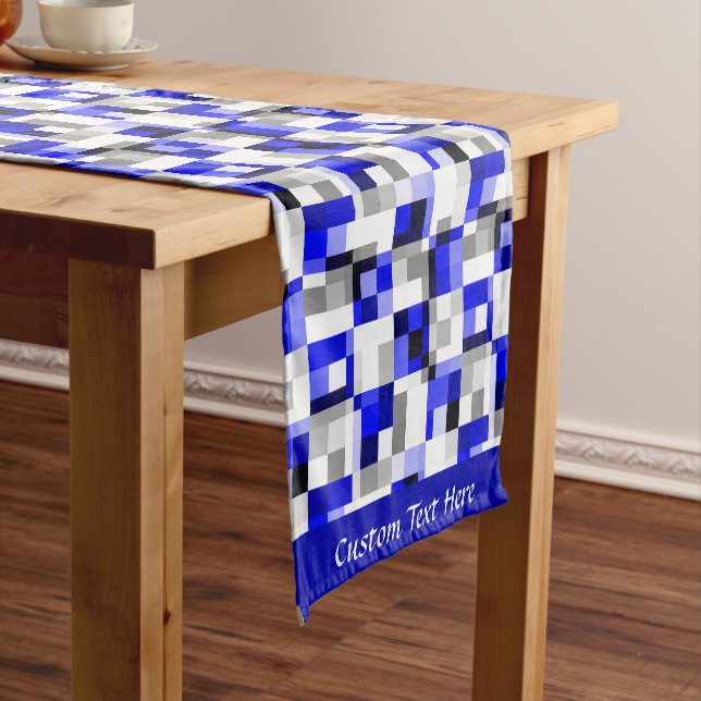 Modernes geometrisches blaues Schwarzes Schachbret Kurzer Tischläufer (Beispiel)
