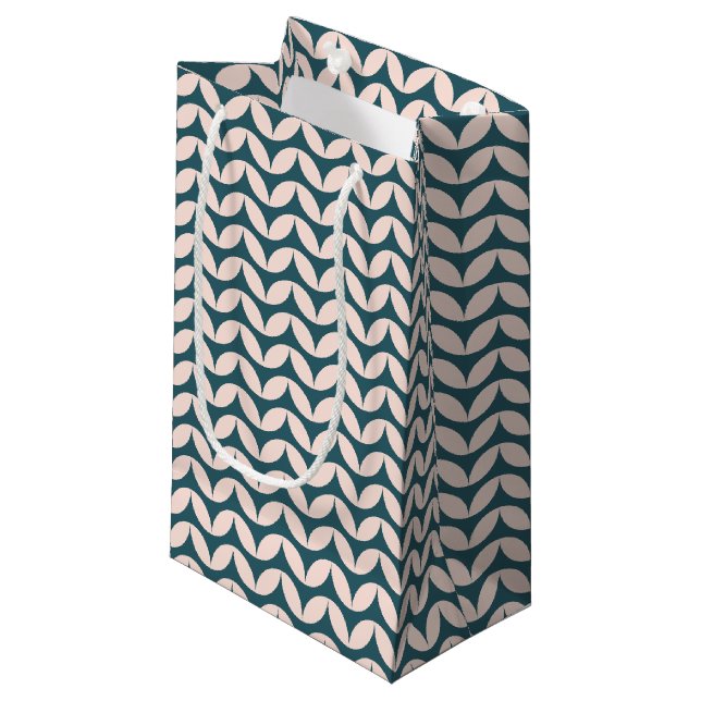 Modernes geometrisches Muster aus dem Mittelalter  Kleine Geschenktüte (Vorderseite Schrägansicht)