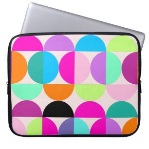 Modernes geometrisches Muster aus dem Mittelalter  Laptopschutzhülle