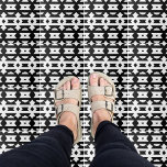 Modernes geometrisches Muster Schwarz/Weiß Op Art Fliese<br><div class="desc">Diese Keramik-Kachel besticht durch ein zeitgenössisches Dekordesign,  das ein abstraktes Muster zeigt,  das durch eine Anordnung von geometrischen Formen in Schwarz und Weiß geschaffen wurde. Seine Textur erzeugt einen optischen Täuschungseffekt,  der jedem Raum visuelle Tiefe und Interesse verleiht.</div>