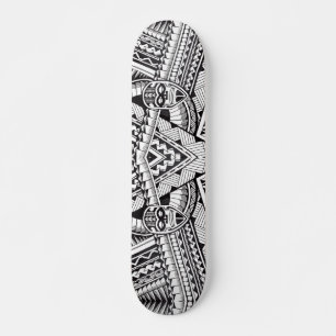Modernes, geometrisches Tribal-Muster aus Schwarz Skateboard