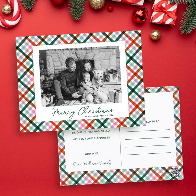 Modernes Gingham Family Foto Frohe Weihnachten (Modern Christmas Gingham Black and White Photo template postcard. Red, Pink, Mint + Green colors)
