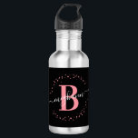 Modernes Girl Black Pink Name Script Mit Monogramm Edelstahlflasche<br><div class="desc">Girly, minimalistisch, modern, elegant, schwarz und rosa Monogramm Initialname Skript benutzerdefinierte personalisierte mit Monogramm Wasserflasche. Mit einem Monogramm-Initial- und einem gürtelhaften Namensschriftskript in einem handgeschriebenen Kalligraphie-Schriftart mit Schwänzen und gepunktetem Kreisrahmen um Ihr Monogramm. Perfektes weibliches Geschenk für Freundin, Schwester, Mutter, Geburtstag, Hochzeit, Brautparty, süße 16 Geburtstagsparty, Beauty Salon Besitzer, Mode...</div>