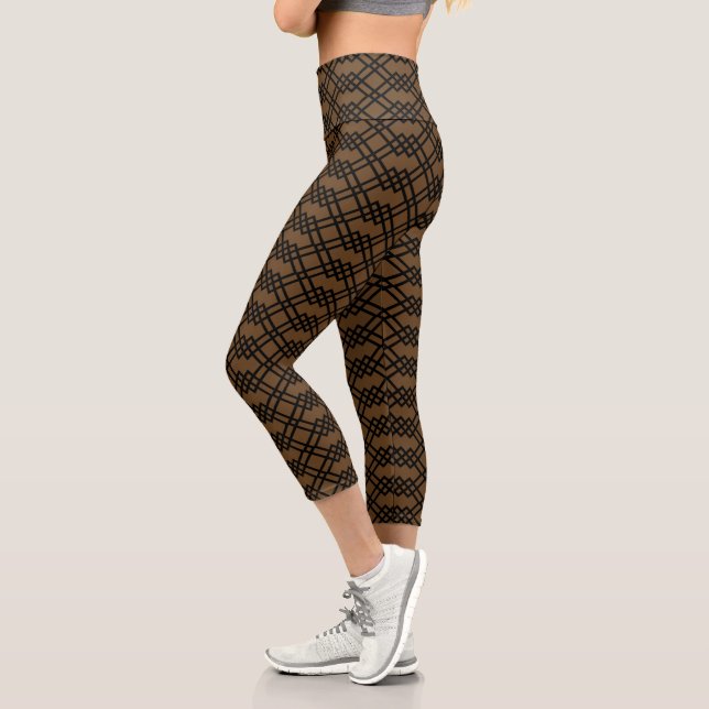 Modernes Gitter Geometrisches Schwarz und Schokola Capri Leggings (Links)