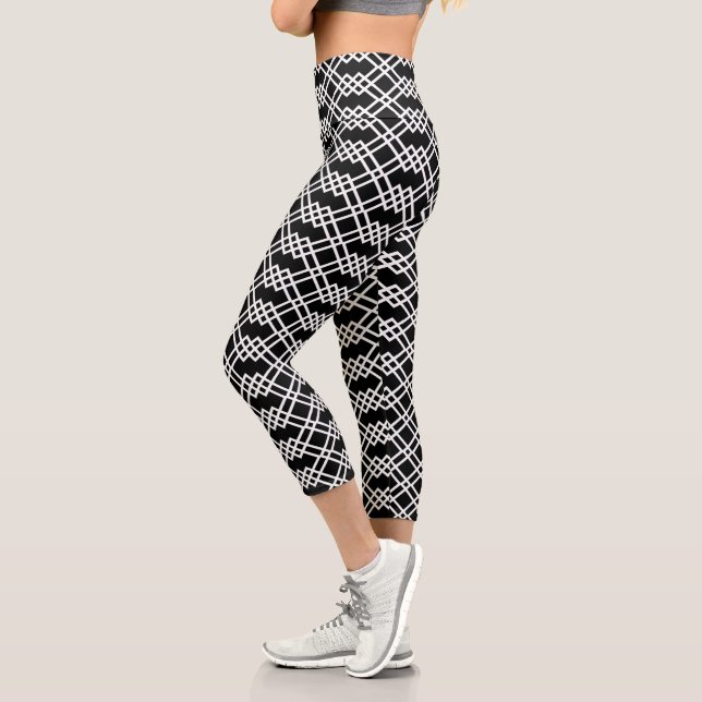 Modernes Gitter Geometrisches Schwarz & Weiß Capri Leggings (Links)