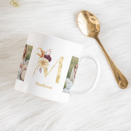 Modernes Gold Blume Letter M | Monogramm für zwei Kaffeetasse