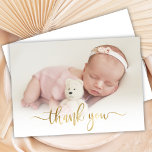 Modernes Gold Script Neugeborenes Baby Foto Vielen Dankeskarte<br><div class="desc">Einfache moderne Elegant Calligraphy Gold Script Foto Neuborn Baby Vielen Dank für Ihre Geburtsankündigung Karte. Enthält einen wunderschönen "Dankeschön"-Text in einem handgeschriebenen Kalligrafie-Swash-Schwanz-Schriftart-Skript in IMITATEN Goldfolie. Vorgefertigte persönliche Nachricht auf der Rückseite. Ideal für ein kleines Mädchen oder einen kleinen Jungen. Einfach mit Ihrem Baby Foto und Details personalisieren.</div>